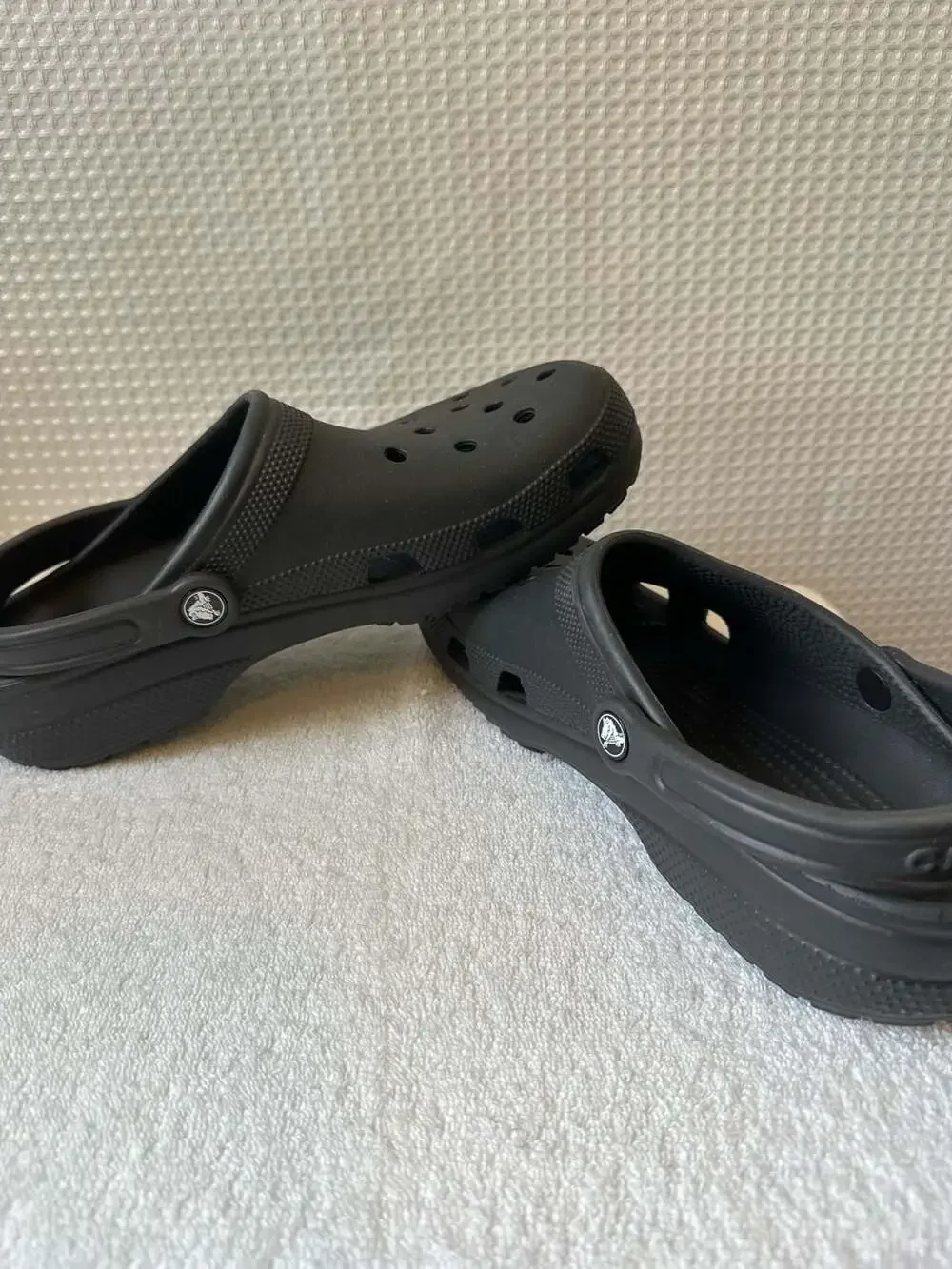 Crocs Classic Clogs Black Men's Size 11 - Picture 6 of 7